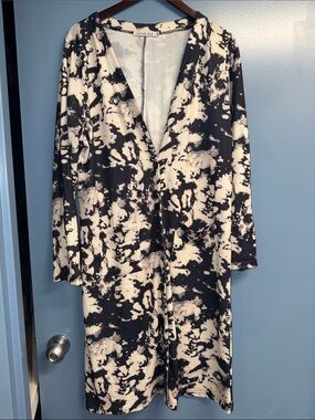 Michelle Mae Black & White Tie-Dye Long Sleeve Shift Dress